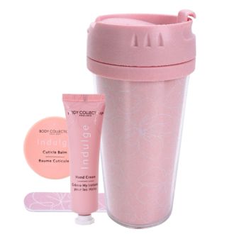 Getränkebecher rosa mit Pflegeprodukten