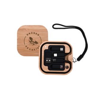 Kabel-und Adapterset in Bambusbox
