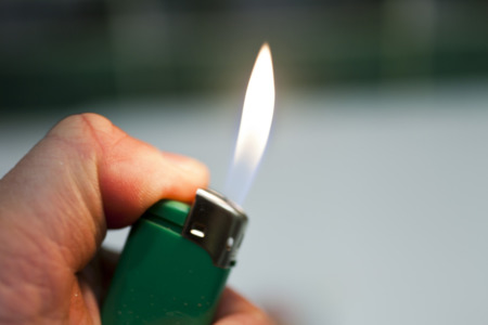 werbefeuerzeug entzuendet 1
