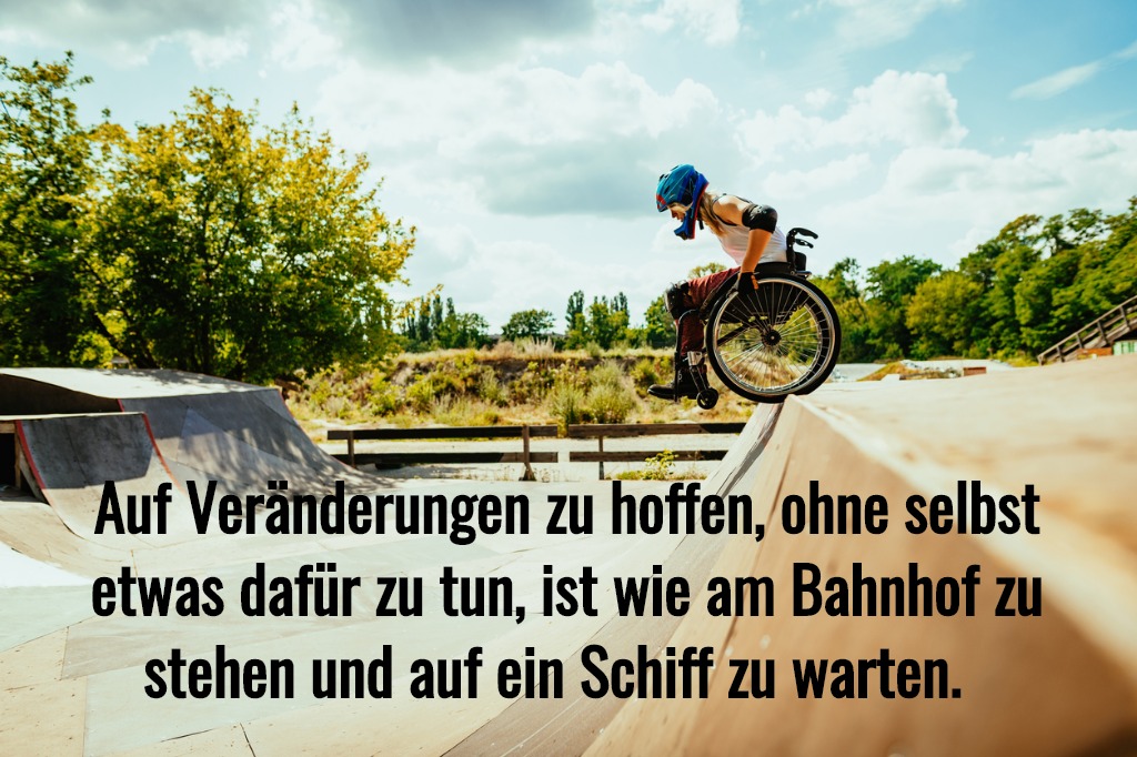 Rollstuhlfahrerin auf Halfpipe Rollstuhlfahrerin auf Halfpipe